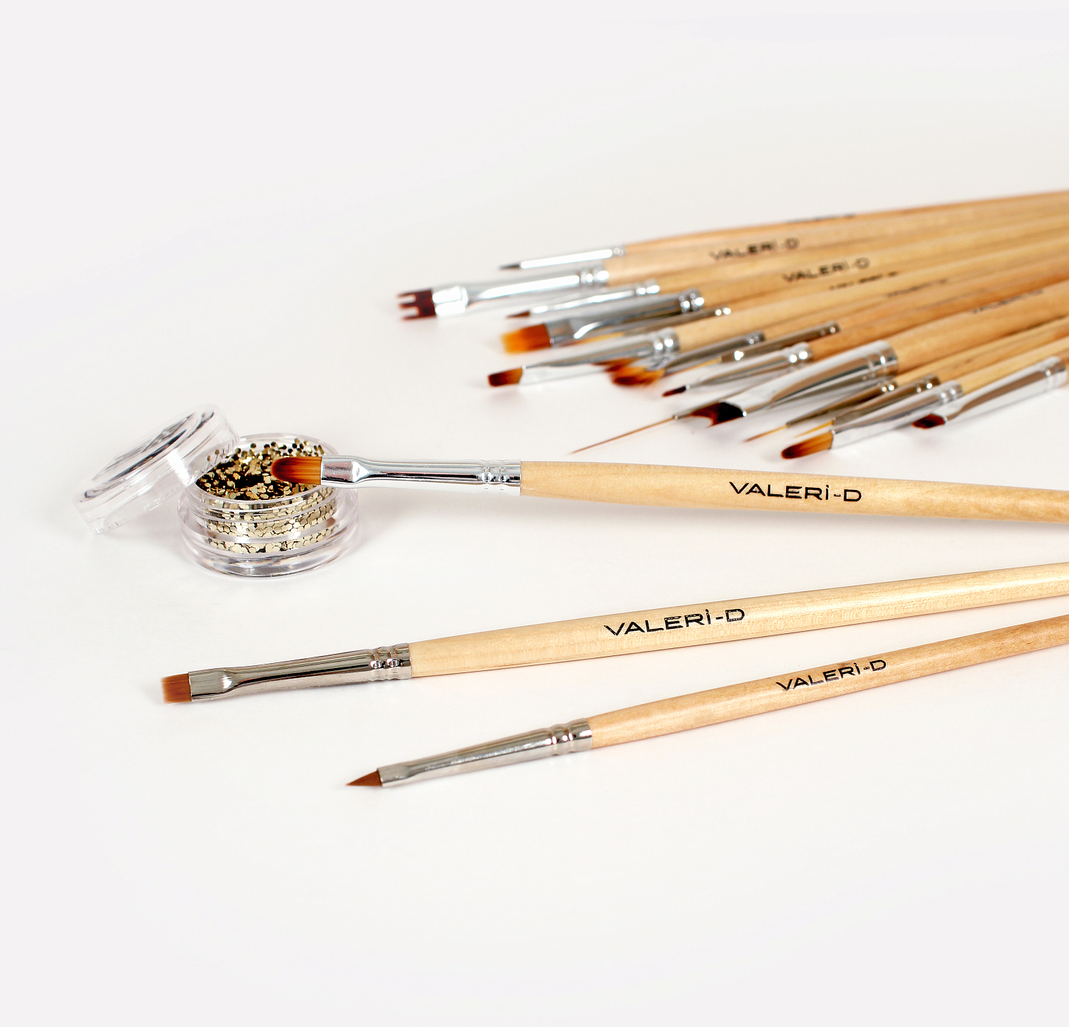 Кисти для дизайна и моделирования ногтей