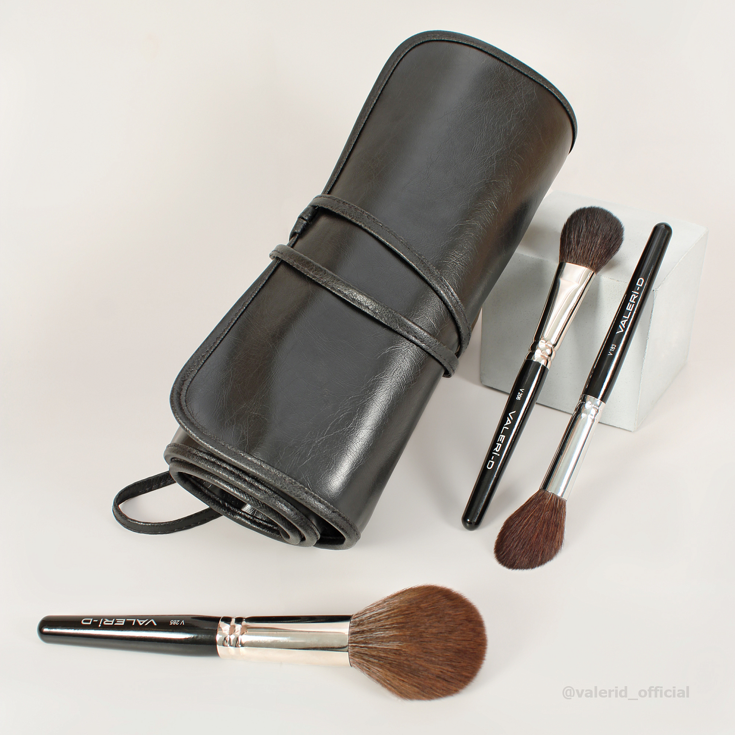 Вместимые и удобные чехлы (футляры) для ваших кистей